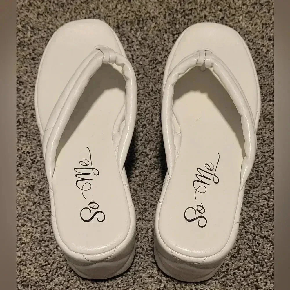 So Me White Platform Quilted Platform Thong Sandals Womens Size 8.5 - Picture 2 of 7